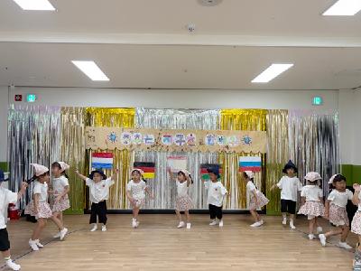만승초병설유, ‘춤추는 지구촌 한 바퀴’ 